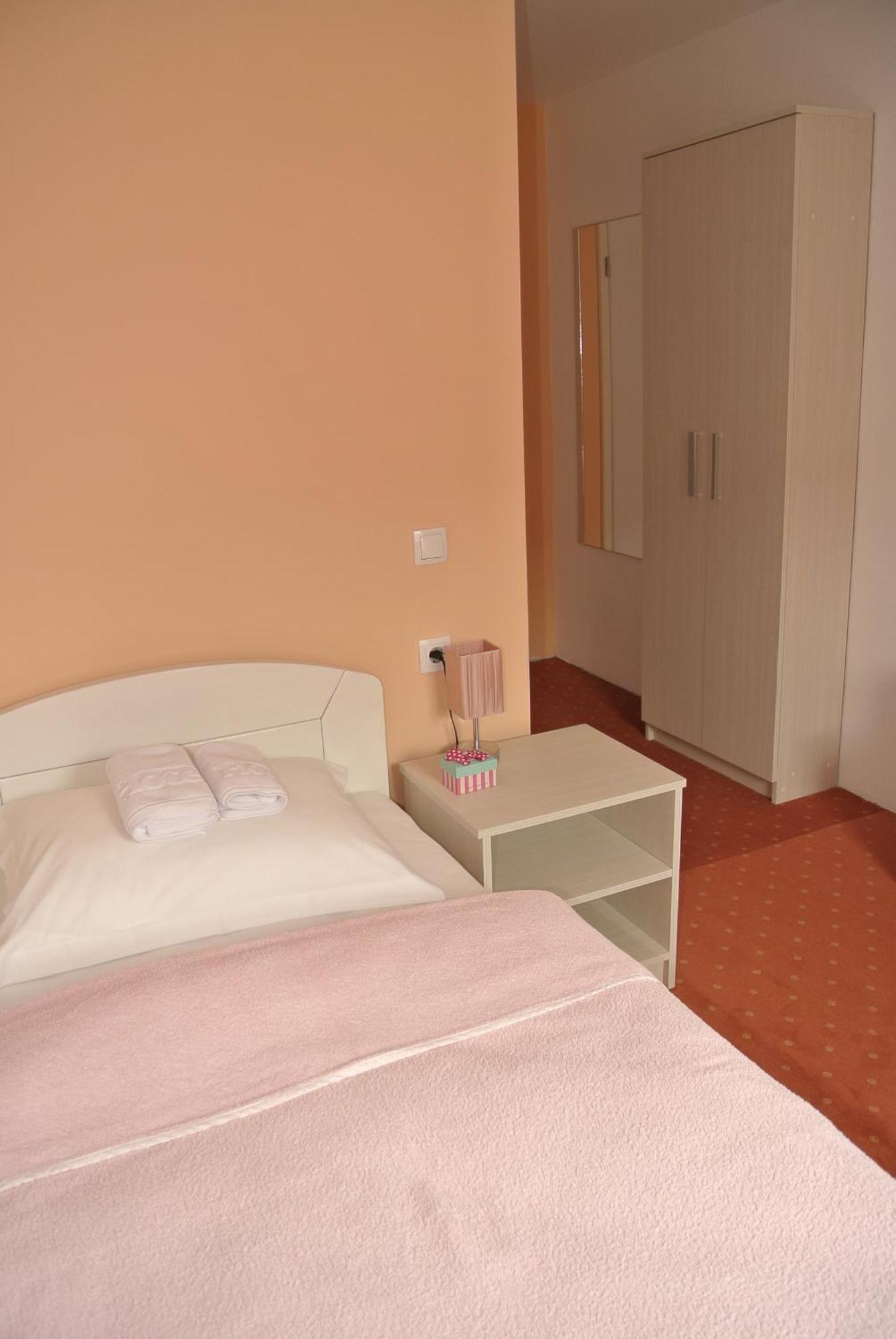 Garni Hotel Beograd Negotin Rum bild