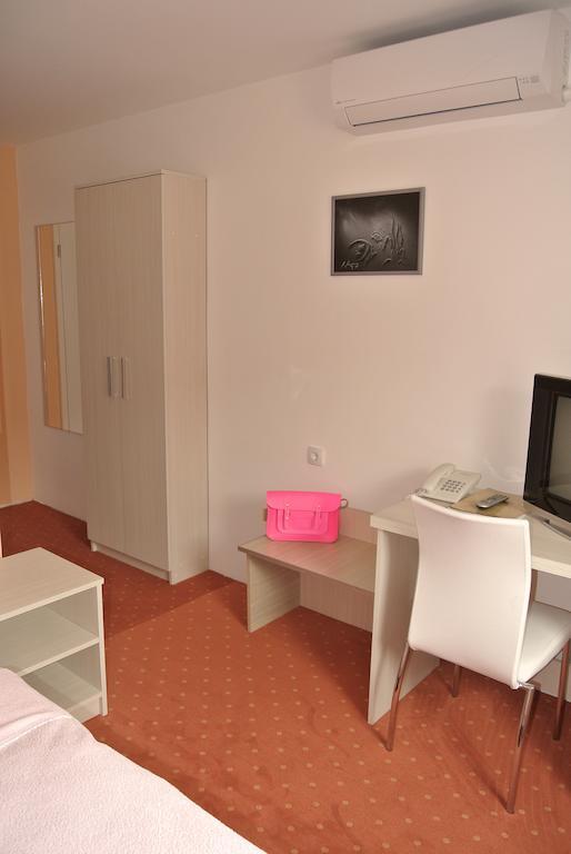 Garni Hotel Beograd Negotin Rum bild